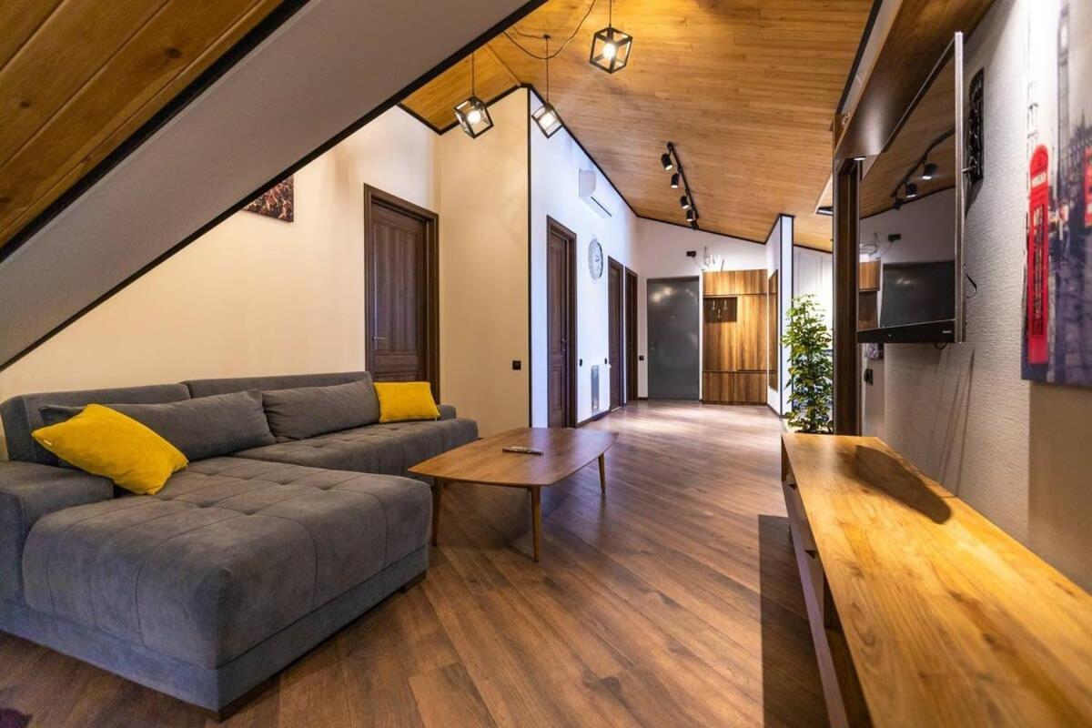 3Br Apt W Huge Terrace & Magnificent Views Tiflis Dış mekan fotoğraf