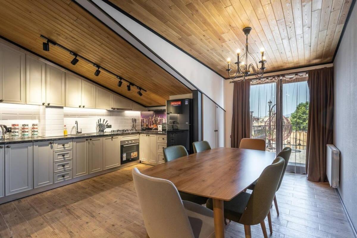 3Br Apt W Huge Terrace & Magnificent Views Tiflis Dış mekan fotoğraf