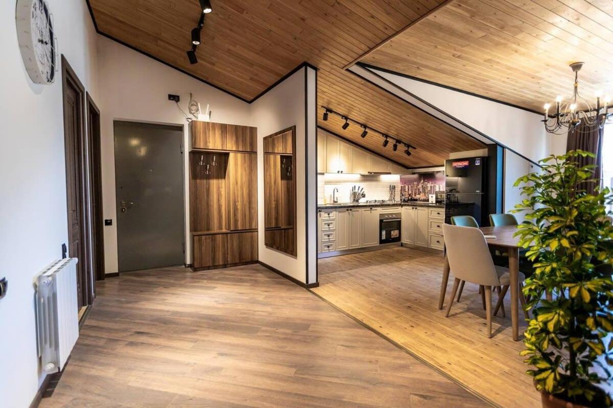 3Br Apt W Huge Terrace & Magnificent Views Tiflis Dış mekan fotoğraf