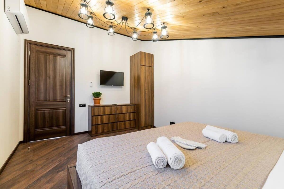 3Br Apt W Huge Terrace & Magnificent Views Tiflis Dış mekan fotoğraf
