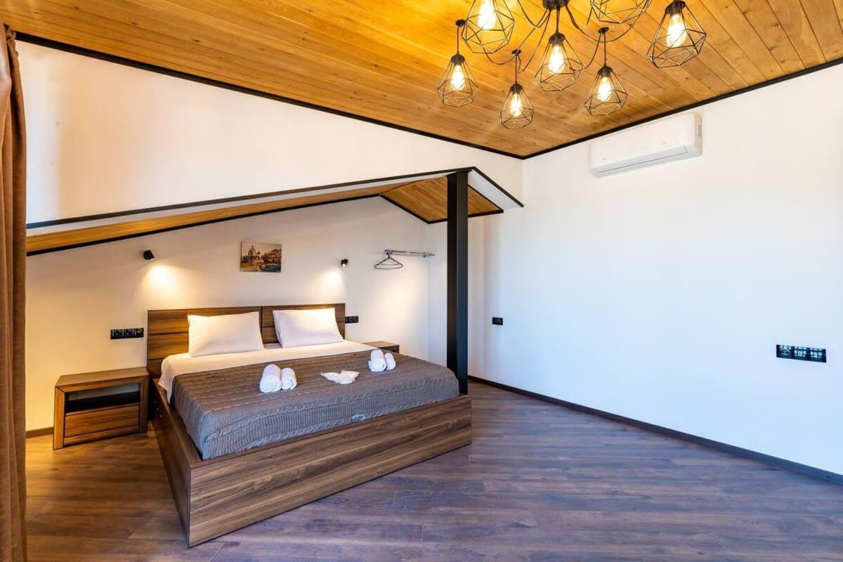 3Br Apt W Huge Terrace & Magnificent Views Tiflis Dış mekan fotoğraf