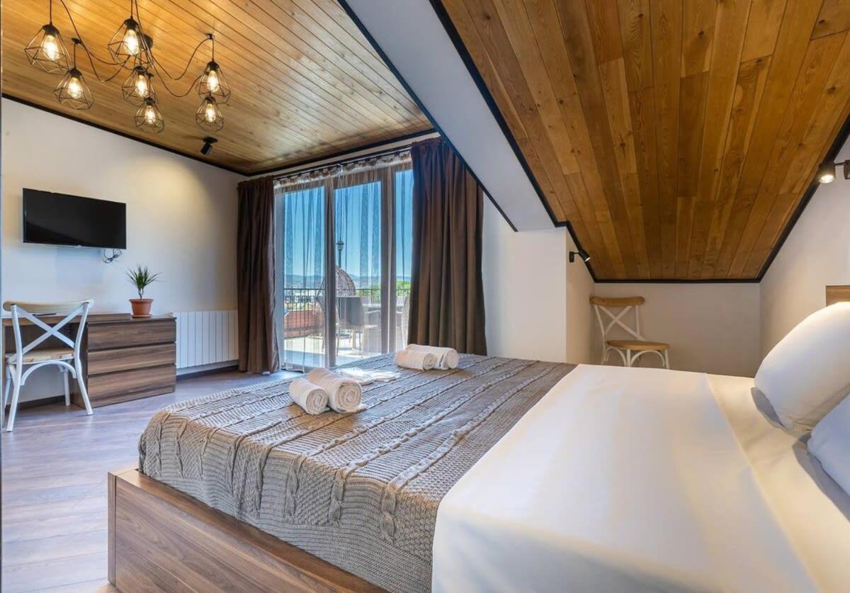 3Br Apt W Huge Terrace & Magnificent Views Tiflis Dış mekan fotoğraf